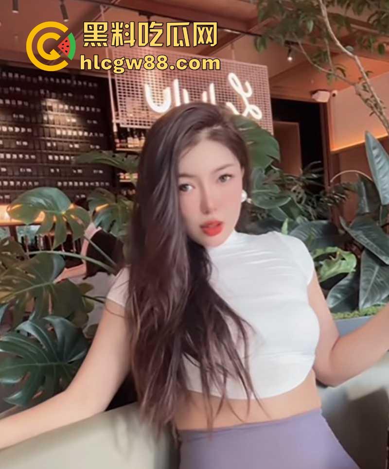 抖音网红【亦妍姐姐】极品尤物自慰视频曝光!黑丝御姐劈腿狂抠骚穴 戴狗链扭骚臀狂喷淫水。-2