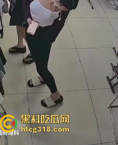 郑州女装店惊现射精男!枪法精准甩狙高手,秒射黑丝裤,瑜伽但哥们的审美一般,这都射得下去!-5