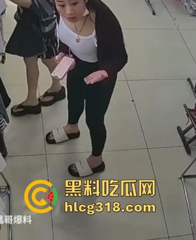 郑州女装店惊现射精男!枪法精准甩狙高手,秒射黑丝裤,瑜伽但哥们的审美一般,这都射得下去!-7