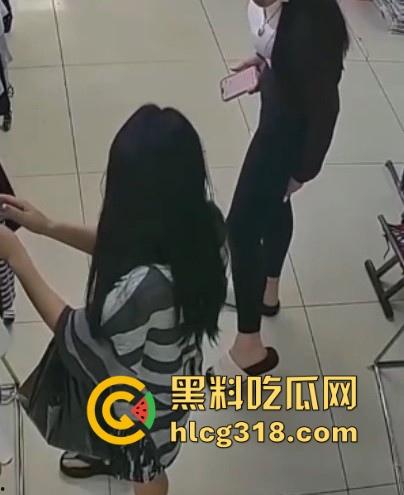 郑州女装店惊现射精男!枪法精准甩狙高手,秒射黑丝裤,瑜伽但哥们的审美一般,这都射得下去!-10