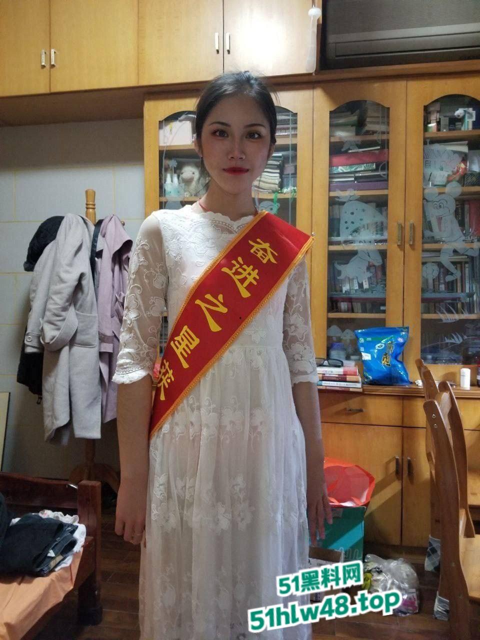 杭州师范大学【潘玲玲】校花女神，腿长逆天私下超反差成为金主的淫贱母狗，性爱自拍视频流出。-4