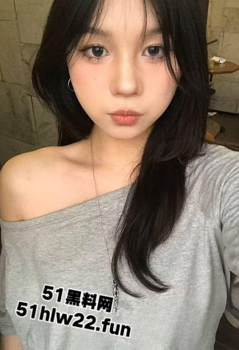 哈尔滨师范大学研究生【陈莹丽】高颜值完美身材御姐，背着男友偷情做爱打桩视频曝光。-8