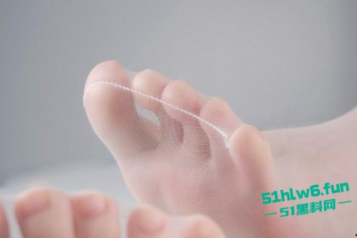 软擦边足模网红【芝士好椰】翻车被合伙人曝光是个人妖，兄弟们可以去洗眼睛了。-6