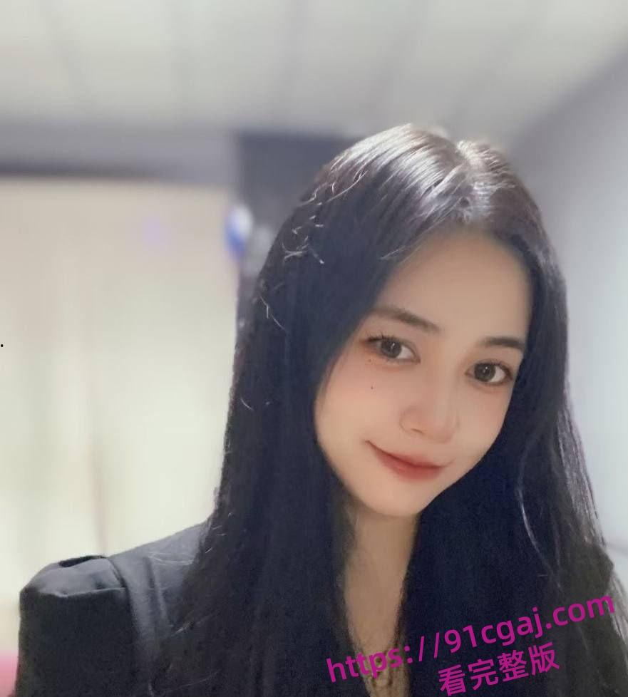 重庆财大高颜值新疆学妹夏兹热丽，与生活中的高冷样子形成了完美反差-2