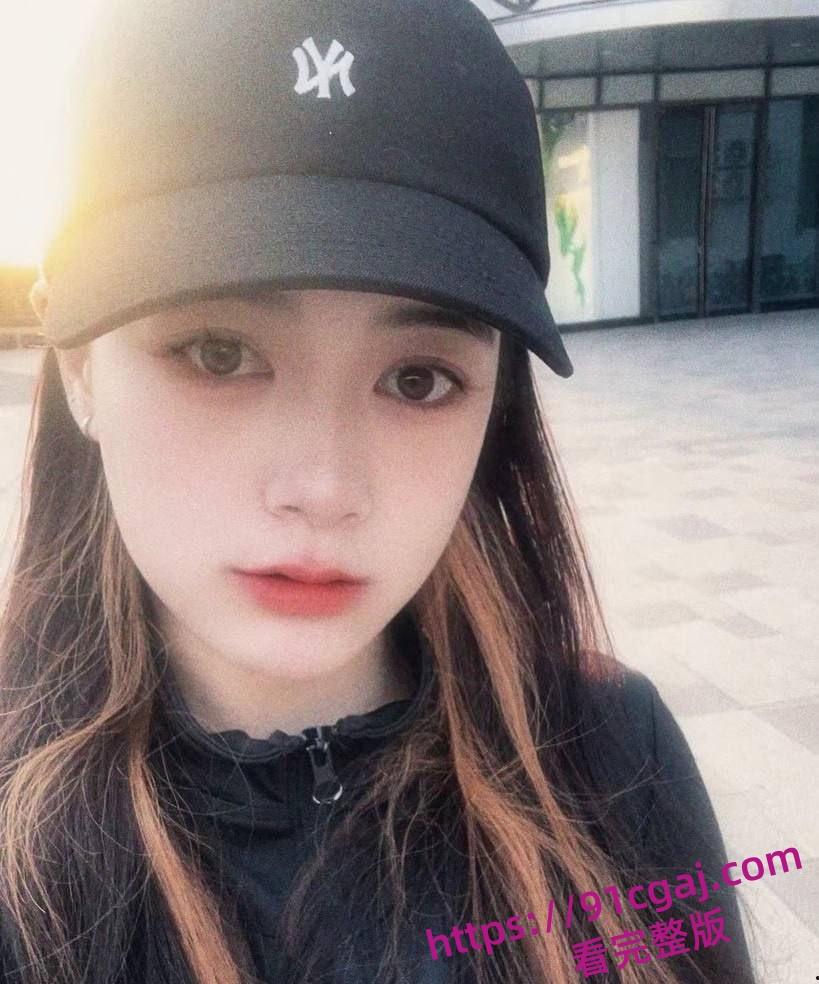 重庆财大高颜值新疆学妹夏兹热丽，与生活中的高冷样子形成了完美反差-4