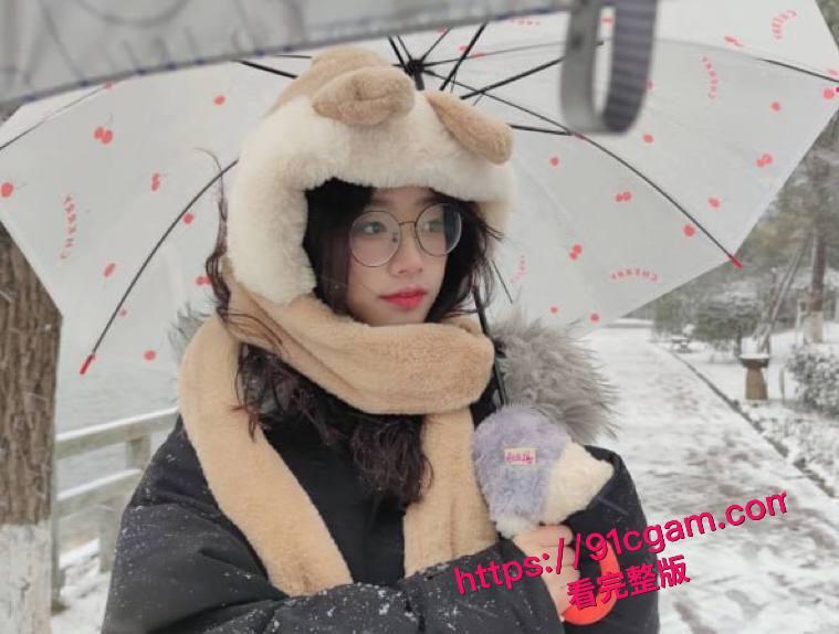 广州女大学生吴萌宿舍性爱自拍 跪地口交后入爆操 被舍友发现直接曝光视频！-3