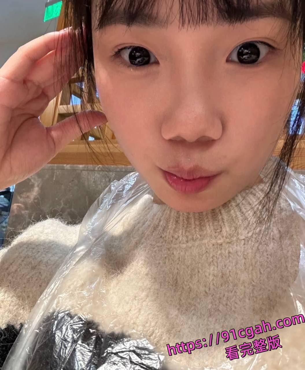 网友投稿爆光这个骚货女人,老公常年不在家,出轨勾引其他男人-1