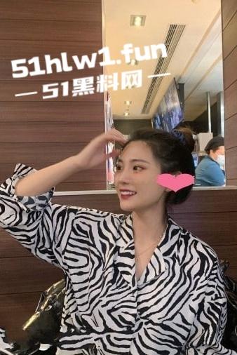 辽宁传媒校花【董雨婷】出轨门完整版，超级骚欲求不满的学生母狗校园公交车你看了吗-7