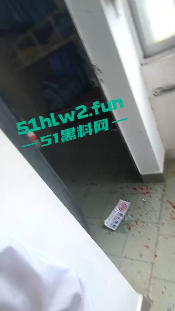 顺德中专汽修学院两男生暴揍室友，还用玻璃将其手筋挑断父母扬言要砍死两人，拒不接受和解。-3