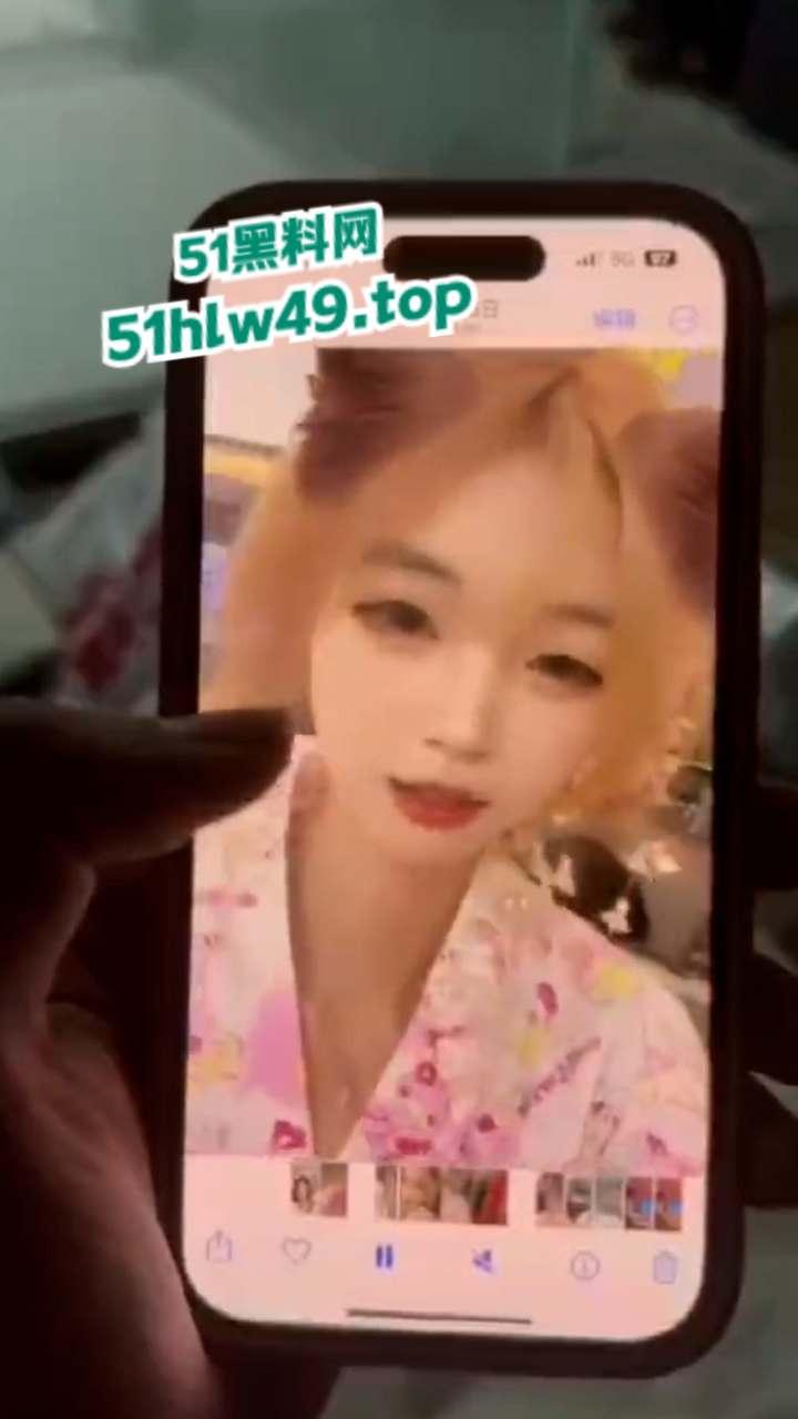 重庆女网红【玲乃酱】装处女欺骗老实男，当鸡上瘾恋爱期间还背着男友卖逼赚钱。-6