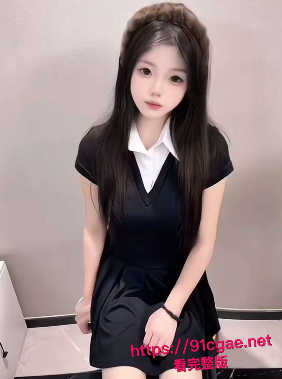 狠心男友实锤曝光！小嫩妹女友卧室大床边看电视边含屌，后入翘臀操到腿软，画面骚得犯规！-8