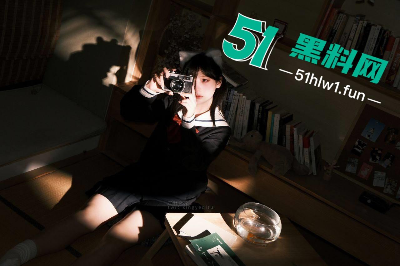 推特萝莉福利姬【星野柒免】清纯颜值肥臀母狗，穿可爱制服私拍白虎嫩逼手揉酥胸全露私拍视图流出-8