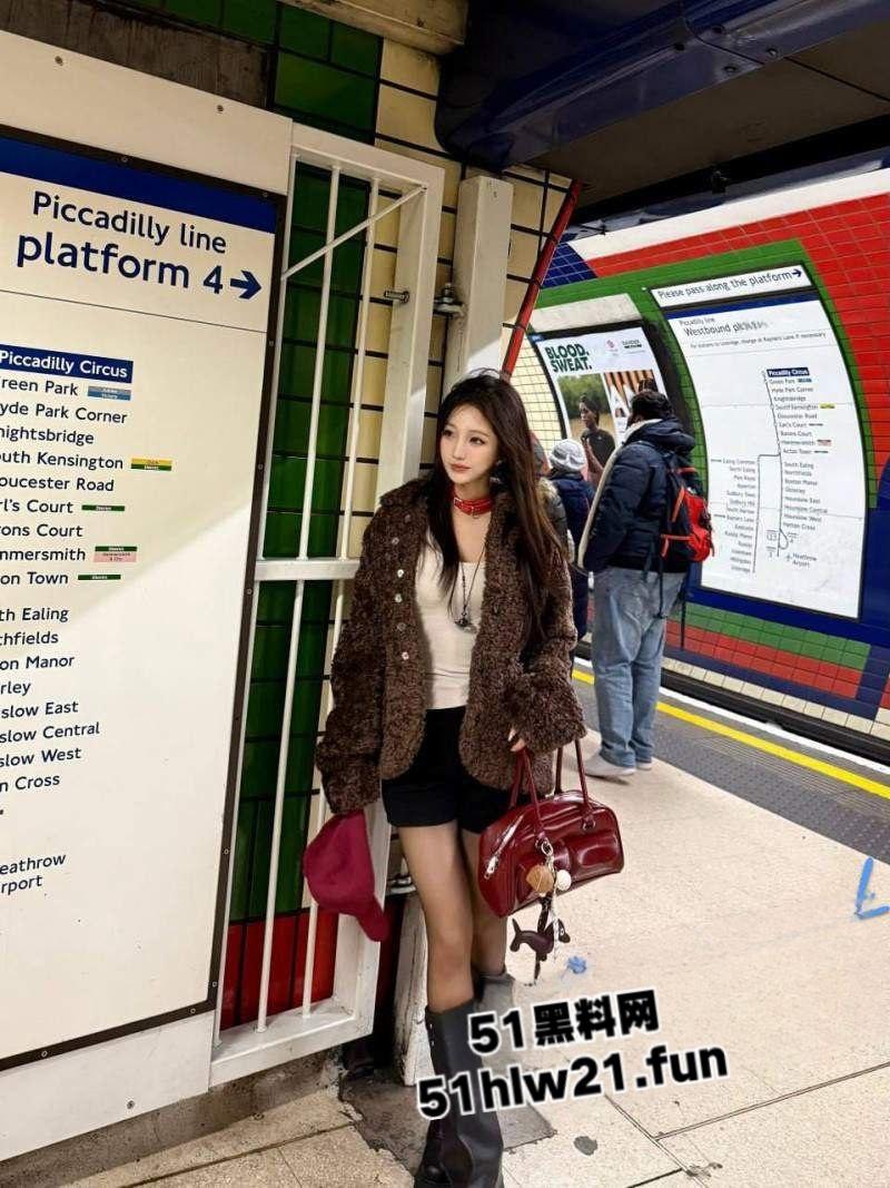 伦敦政治大学留学生【潘果果】心甘情愿做富二代母狗,各种调教抽打虐待无毛嫩穴,白富美小妞到国外就是浪逼。-4