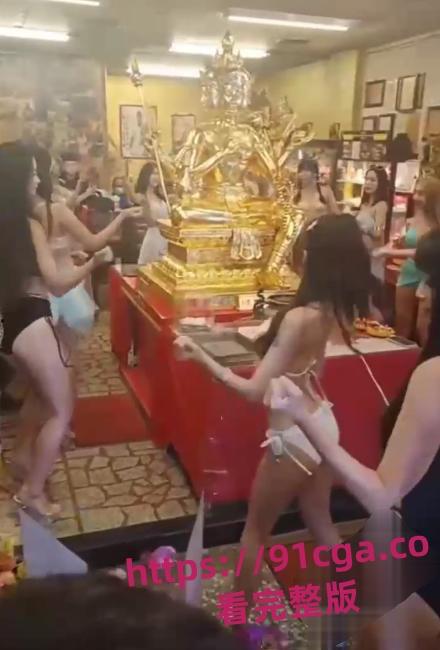台湾比基尼辣妹50人大阵包抄三重四面佛！韩风热舞极致火辣身材！-4