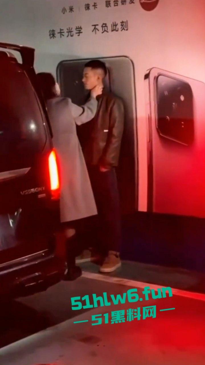 地下停车场捉奸，女子联合亲友抓小三当场逮住老公和小三亲热，将两人围堵殴打，妻子和带来的人已经被刑拘。-5