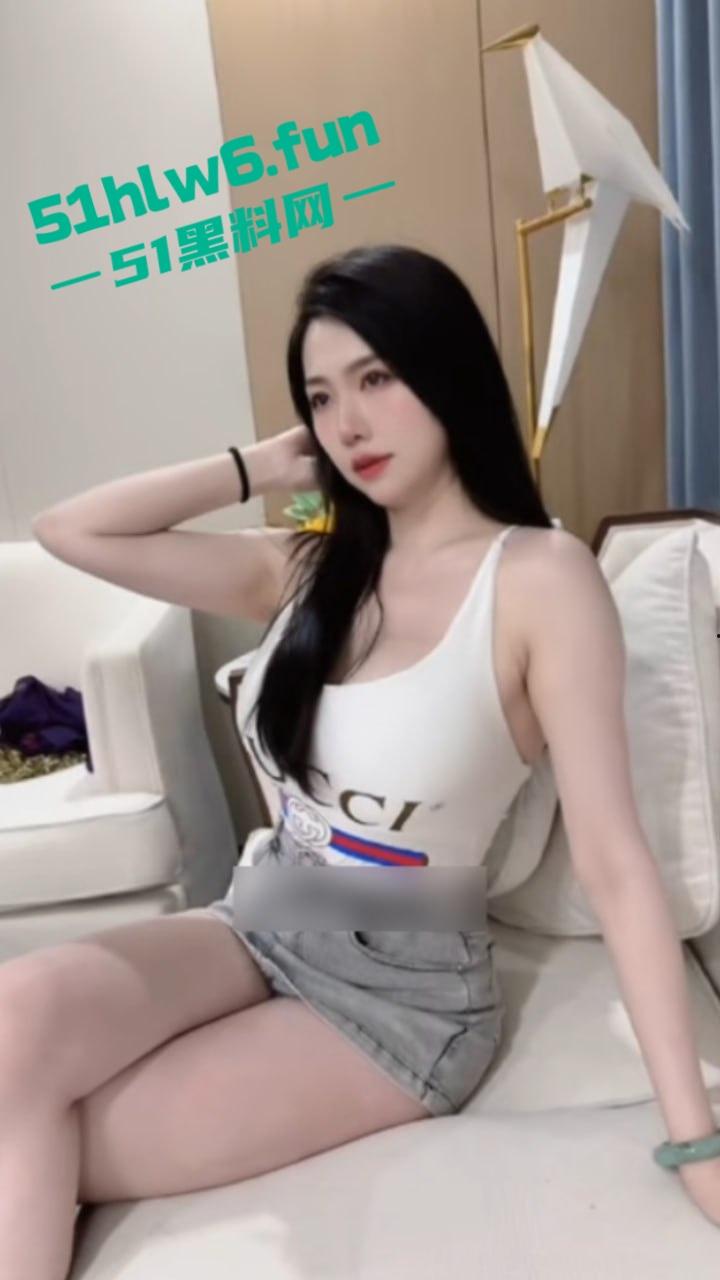 抖音巨乳长腿女神【小莹子是汤圆妈】百万粉丝女网友，表面贤妻良母背地却是性瘾母狗，被开盒曝光私密照。-2