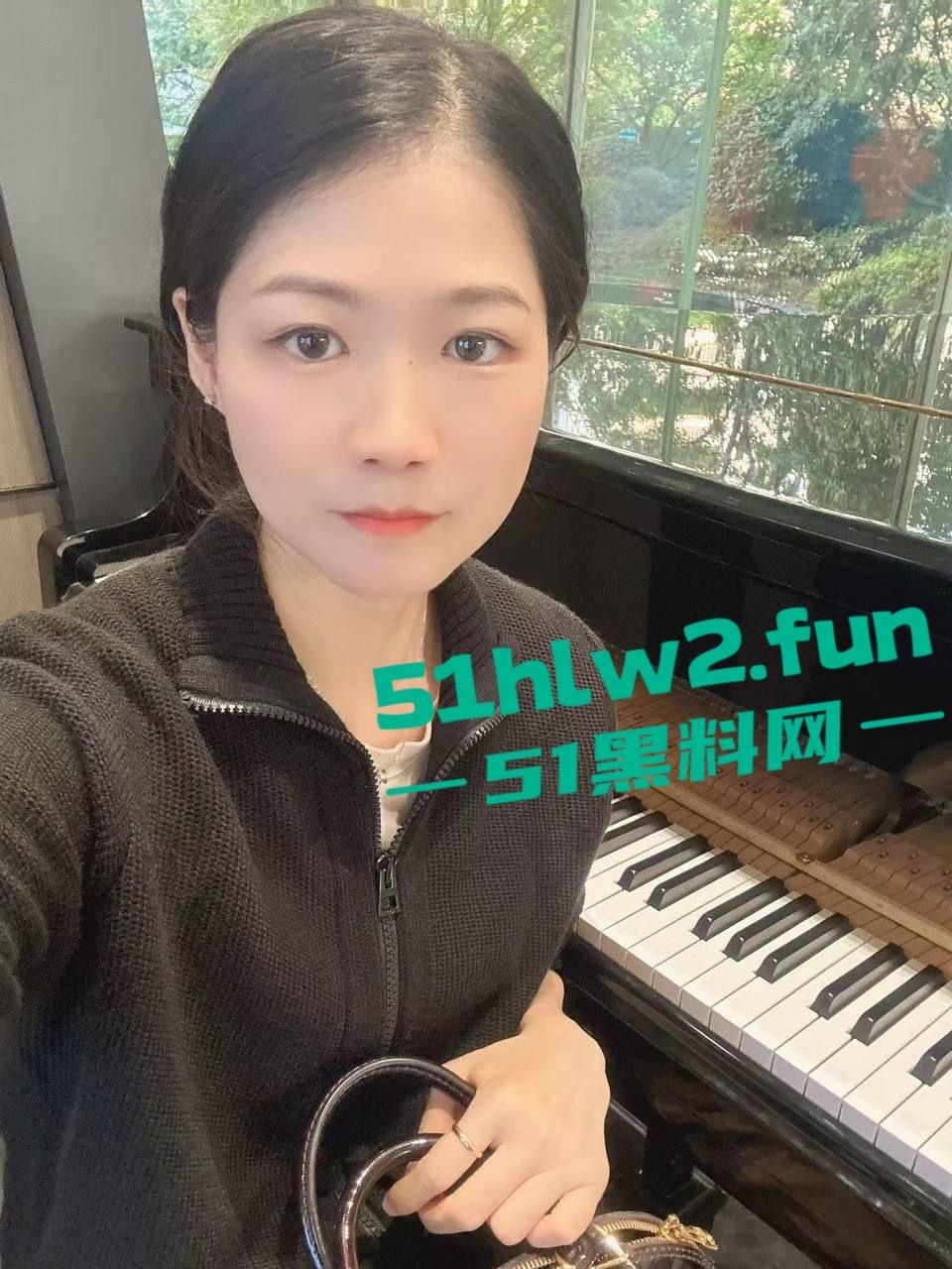 瓜友投稿前女友【刘亦菲】不输大明星,肤白貌美骚得要命,骚逼属性拉满,一摸就湿,粉嫩到让人冲动!-1