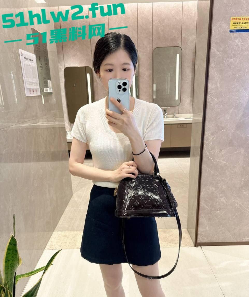 瓜友投稿前女友【刘亦菲】不输大明星,肤白貌美骚得要命,骚逼属性拉满,一摸就湿,粉嫩到让人冲动!-5