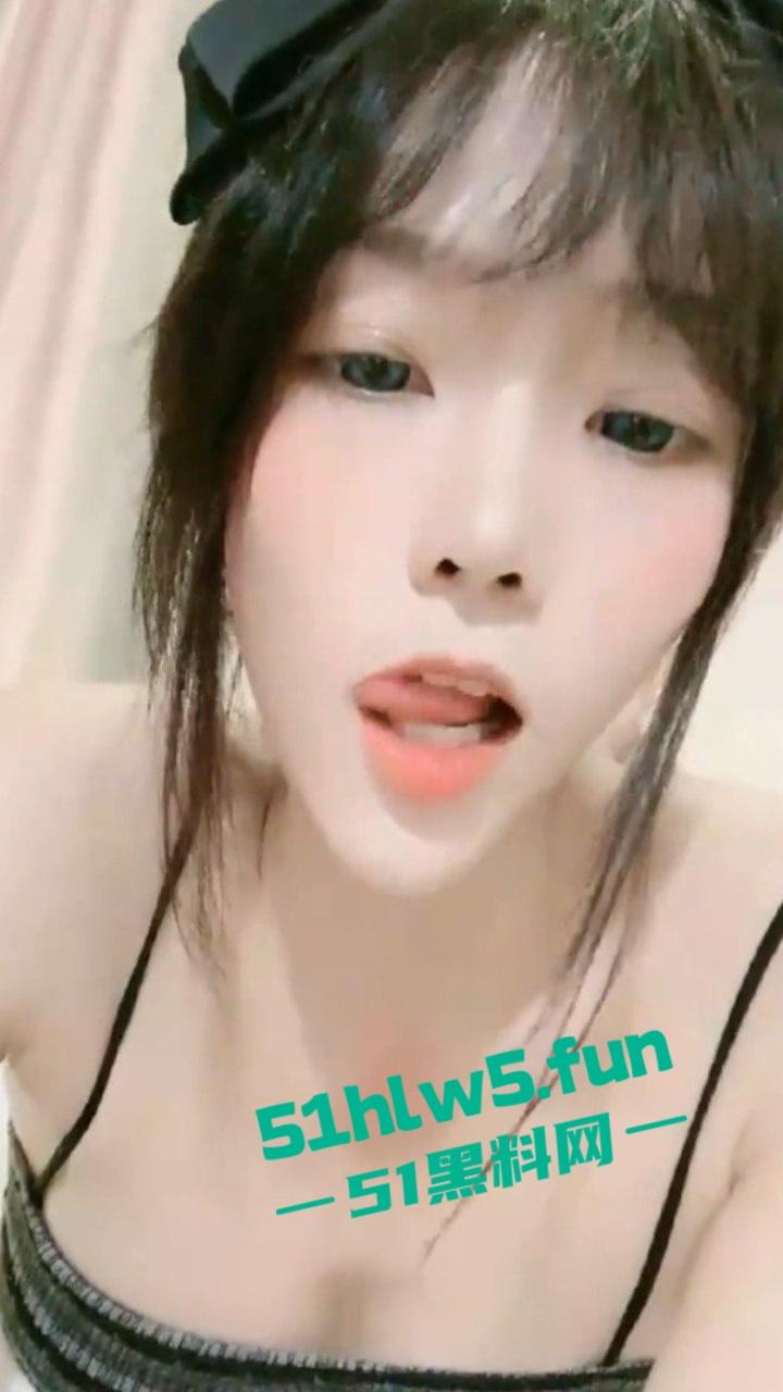 抖音高颜值嫩妹网红【玥玥酱】超可爱的性感萝莉，绝美大长腿穿诱人白丝 和大哥激情1v1视频流出。-10