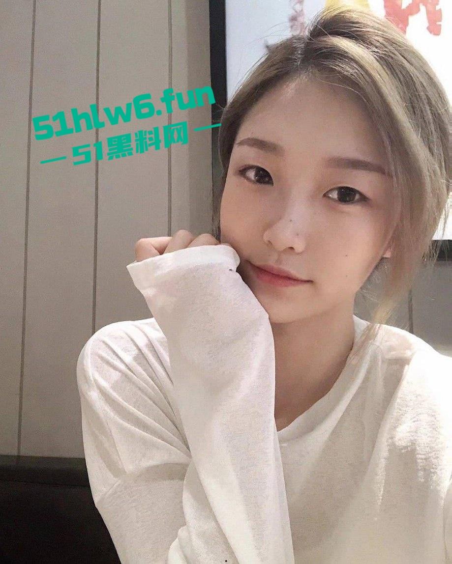 清纯颜值白富美【张欣玥】表面富家千金，背地里骚母狗一条给主人深喉吃屌淫靡喘息，大量不雅视图流出。-13