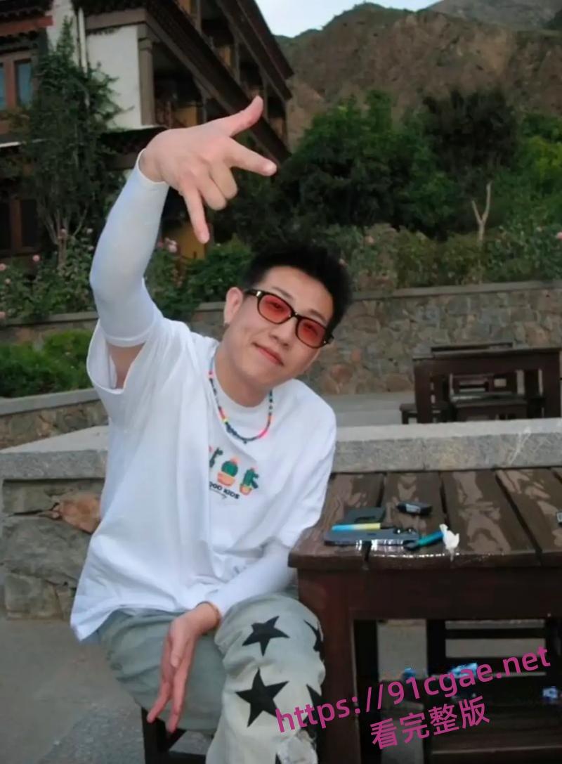 滑雪圈老白与美女陪玩事件 3000陪滑费给不起？女主直播发声控诉白嫖行为-6