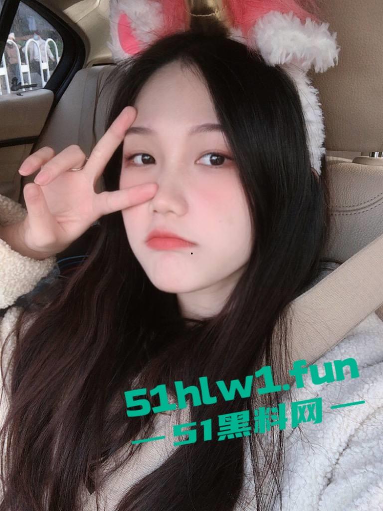 江苏信息职业技术学院反差骚母狗【刘柄池】靓丽颜值身材曼妙，私下却是骚母狗酒店被金主调教视频流出。-9