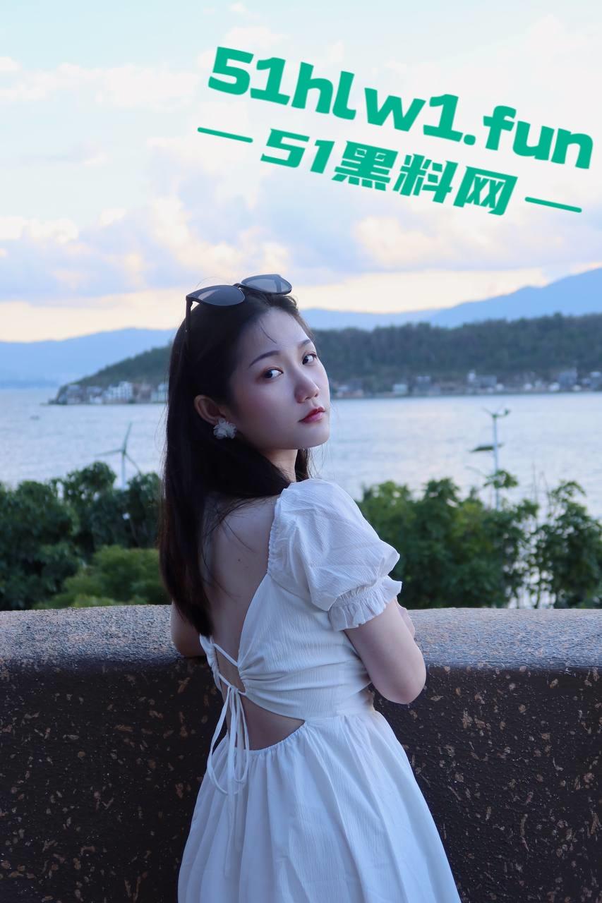 江苏信息职业技术学院反差骚母狗【刘柄池】靓丽颜值身材曼妙，私下却是骚母狗酒店被金主调教视频流出。-12