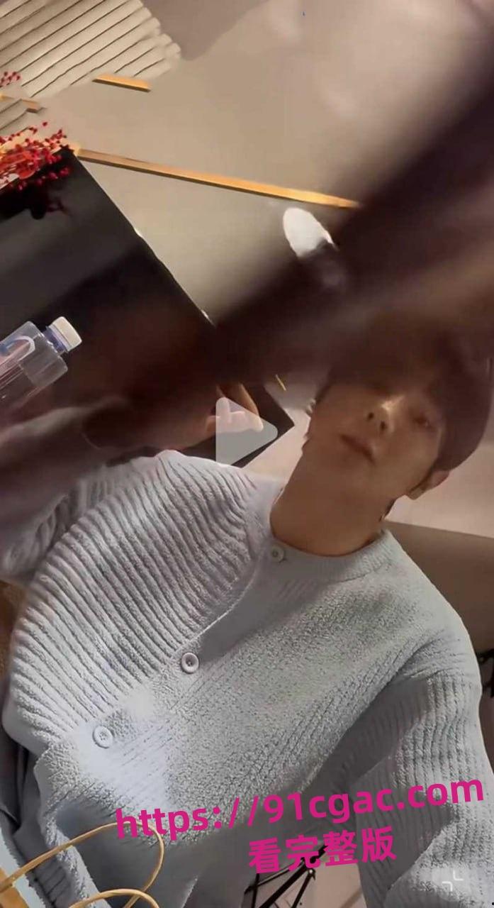 短剧演员金浩鹏被女友曝光不仅骗钱约炮 还四处撩妹脚踏多只船 不雅视频流出-9