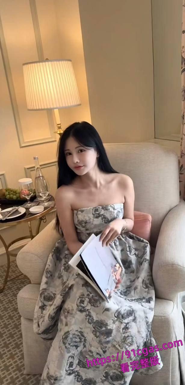 美国LA95后UCR女网红竟是ww上岸！靠着男友的钱在US读书却送逼大哥-5