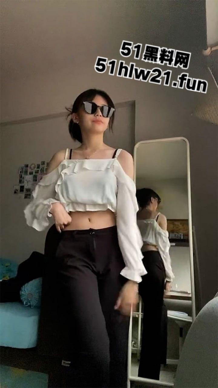 茂名一中颜值女神【梁韵瑶】清纯精致的脸蛋，加上完美的诱人酮体，绝对是不少人的白月光做爱私拍视频流出。-3