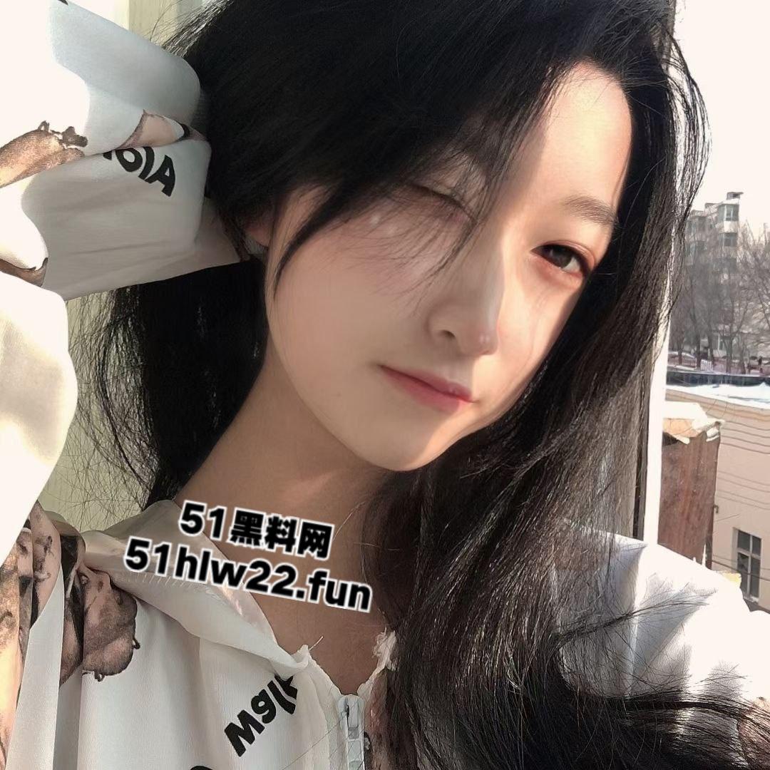 瓜友曝光骚逼女友【代苏钰】高颜值可爱嫩妹，私下反差至极约炮被男友发现曝光，号称校园公交车！-3