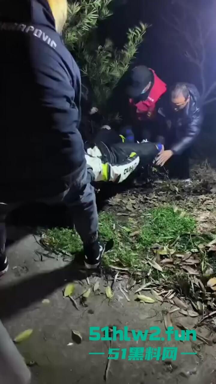 重庆精神小伙【蓄意喵喵拳】玩车耍帅不慎车祸，全家装可怜骗取社会同情心还搞滴水筹。-3