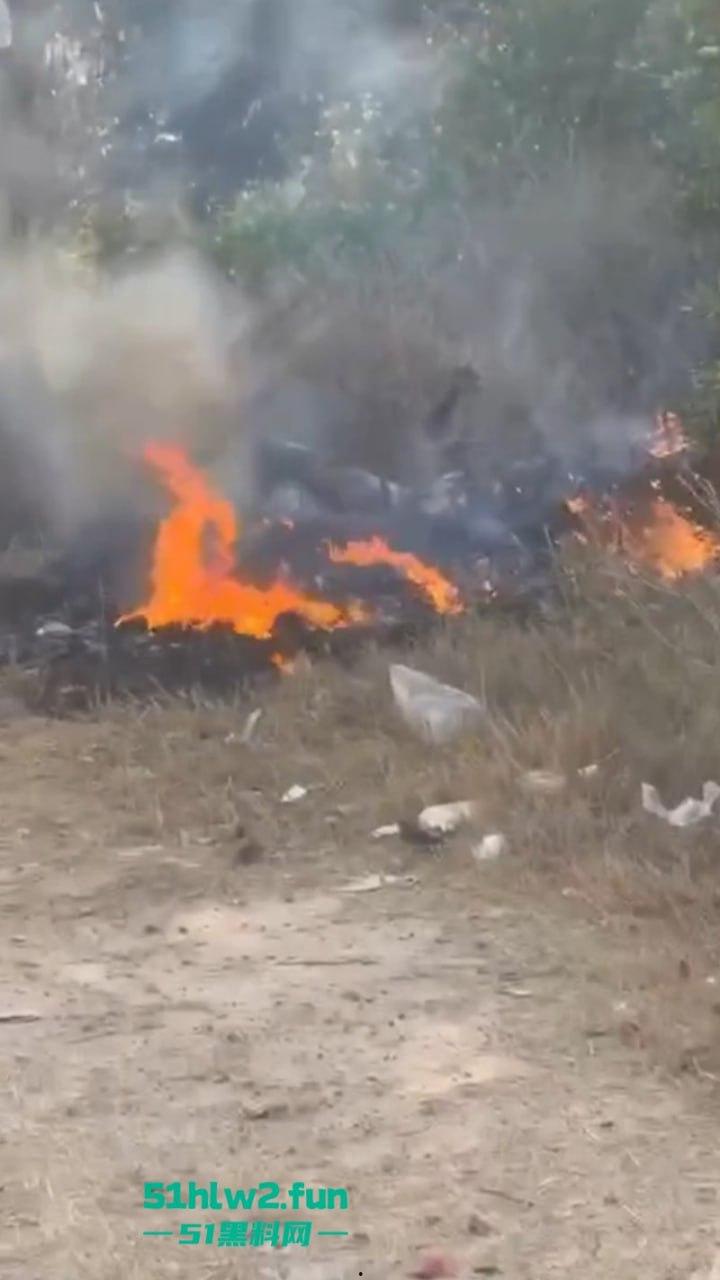 柬埔寨金边【坎达尔】惊现一燃烧尸体，尸体呈扭曲僵硬状态，疑似园区猪仔被毁尸灭迹？-2