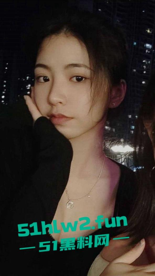 广西南宁反差女教师【柳林依】网上卖弄骚资生活照被扒，性爱视频曝光娇喘淫叫声不断！-1