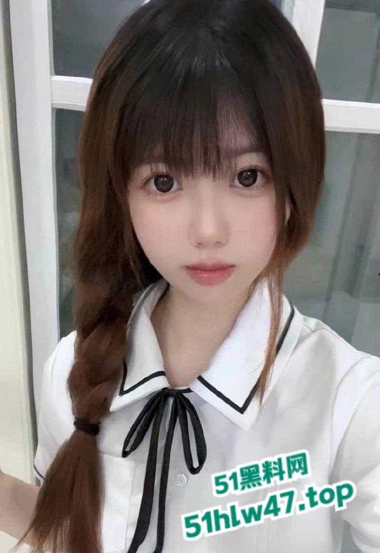 抖音极品萝莉【小佳呆呆的】定制福利流出,锁骨痣加同款手链完全实锤本人无疑,果然福利姬才是出路!-1