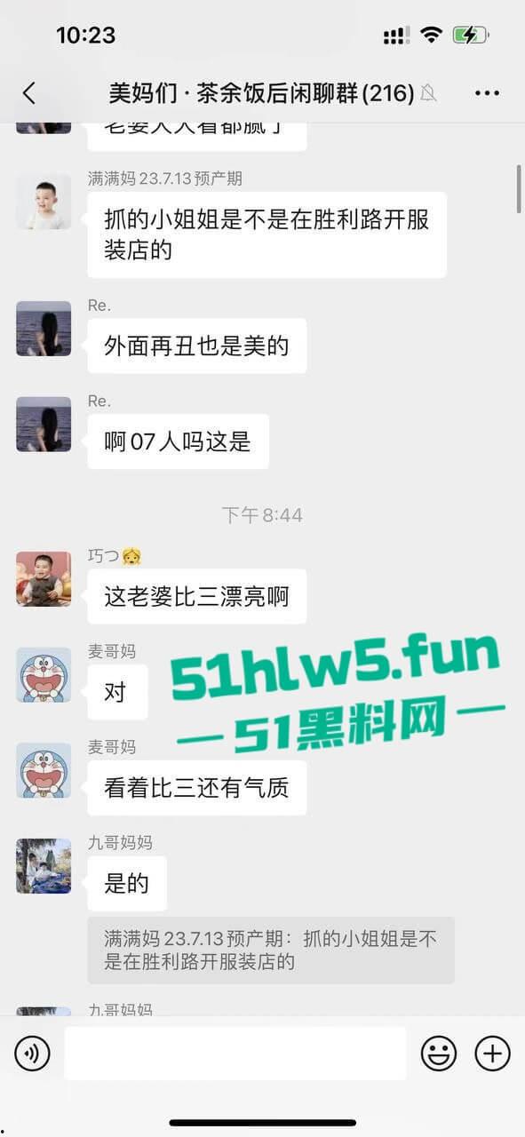 苍南县捉奸现场，男子出轨骚逼幼师，其老婆跟踪到现场叫来小三老公一起捉奸，现场炸裂惨不忍睹。-8