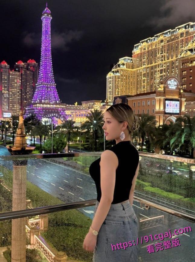 暴力永恒巨臀反差婊新动态出炉：露脸口交金主鸡巴，健身美臀操翻网友！-3