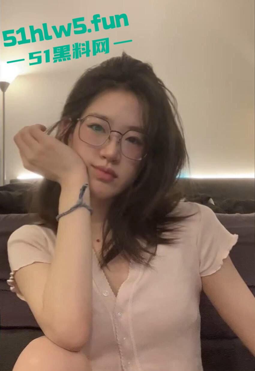 大长腿性感女神【苏笑笑】极品身材性感辣妹，夜晚遇见鸡巴秒变母狗，嘴巴塞上内裤各种爆操视频遭流出。-6