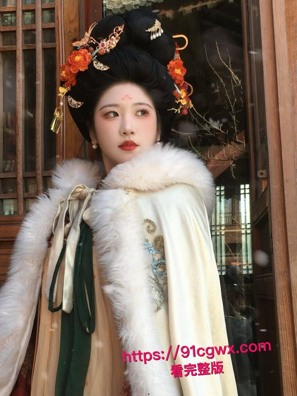 西安音乐学院艺术系学生宋昕宸 汉服cos武媚娘服侍主人 让你感受帝王般的视觉冲击！-4