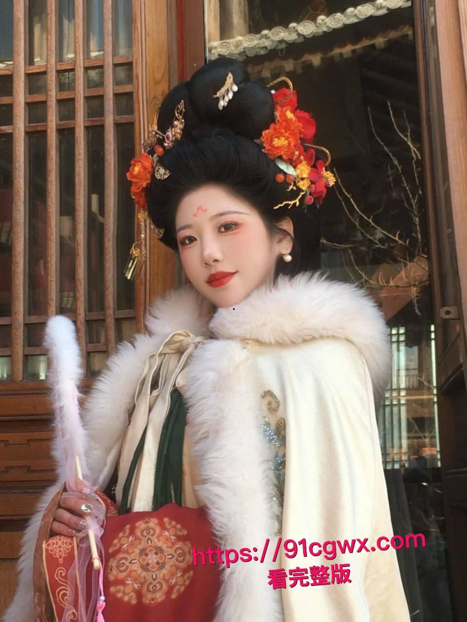 西安音乐学院艺术系学生宋昕宸 汉服cos武媚娘服侍主人 让你感受帝王般的视觉冲击！-5