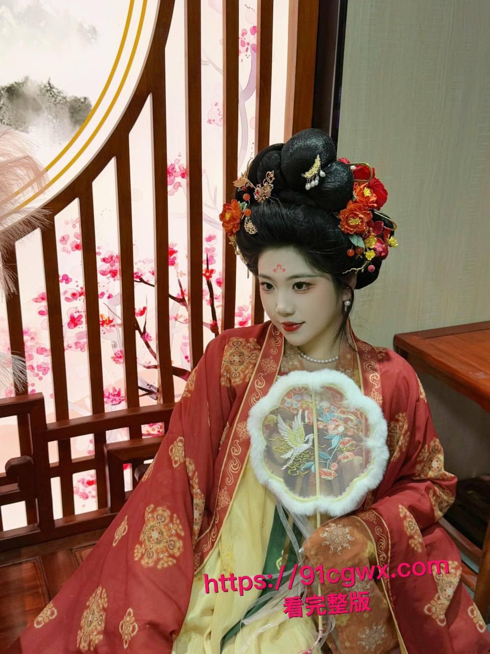 西安音乐学院艺术系学生宋昕宸 汉服cos武媚娘服侍主人 让你感受帝王般的视觉冲击！-6