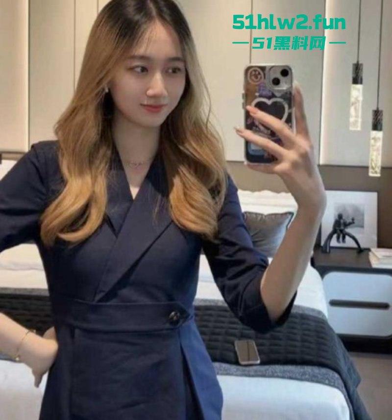 超越翰林府，广东佛山顺德悦府女销售【程圆】制服加黑丝，就在样板间让老板内射。-5