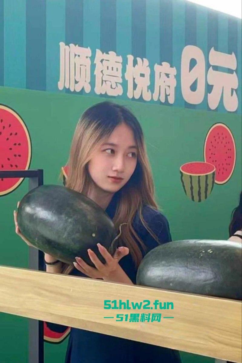 超越翰林府，广东佛山顺德悦府女销售【程圆】制服加黑丝，就在样板间让老板内射。-6