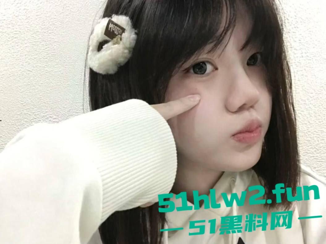 太原大学【张念一】这骚货，清纯脸蛋下藏着个欲女，手指在嫩逼里进进出出，手指插得自己直哆嗦！-12