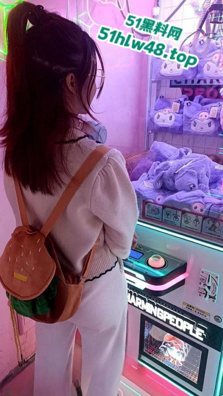 广西柳州卖水阿表勾搭学生妹，清纯可人年龄小颜值高，网上大肆炫耀自己的战绩。-1