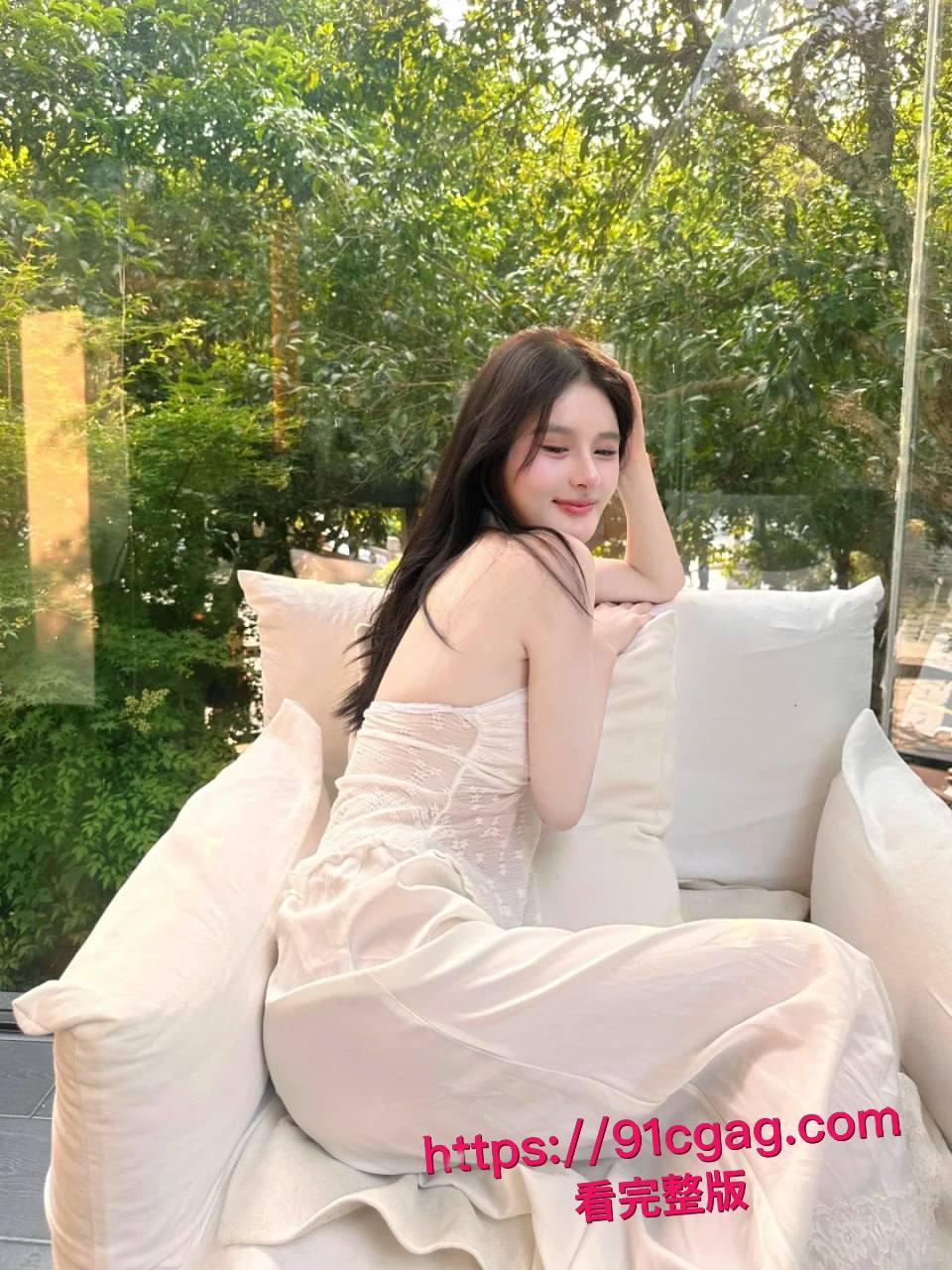 真实约炮！好不容易约到一个超有女人味的极品人妻，长得漂亮身材又好床上骚浪至极叫声听了就让人鸡巴硬！-8