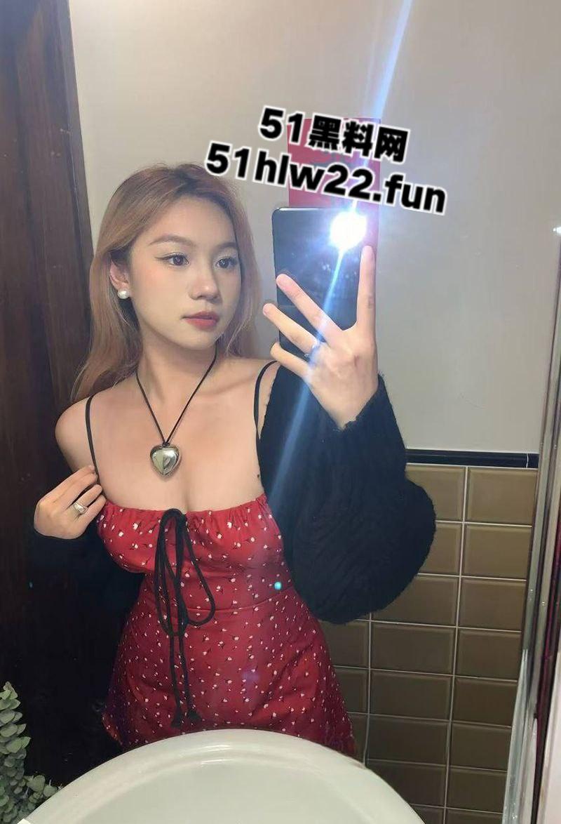 哈尔滨师范大学研究生【陈莹丽】高颜值完美身材御姐,背着男友偷情做爱打桩视频曝光。-1