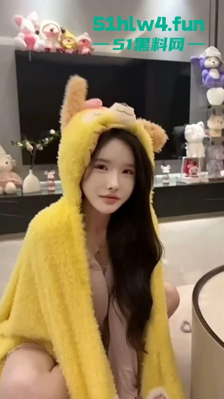 快手高颜白虎女主播【美羊羊】扮演潘金莲，只为肉棒而生床上骚浪堪比AV巨片。-4