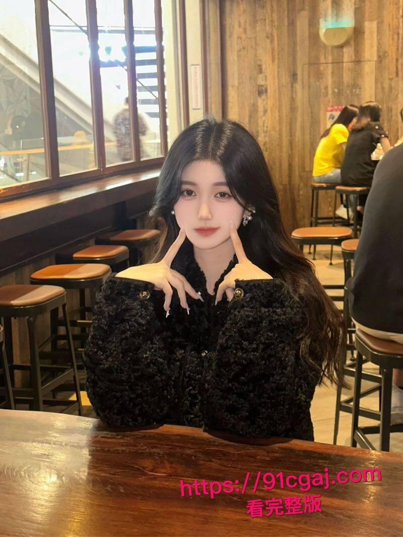 超极品美少女遭渣男泄密视频爆火！嫩白顶级身材主动掰逼求插，渣男大屌狂干成喷水母狗，羡慕死人了！-2