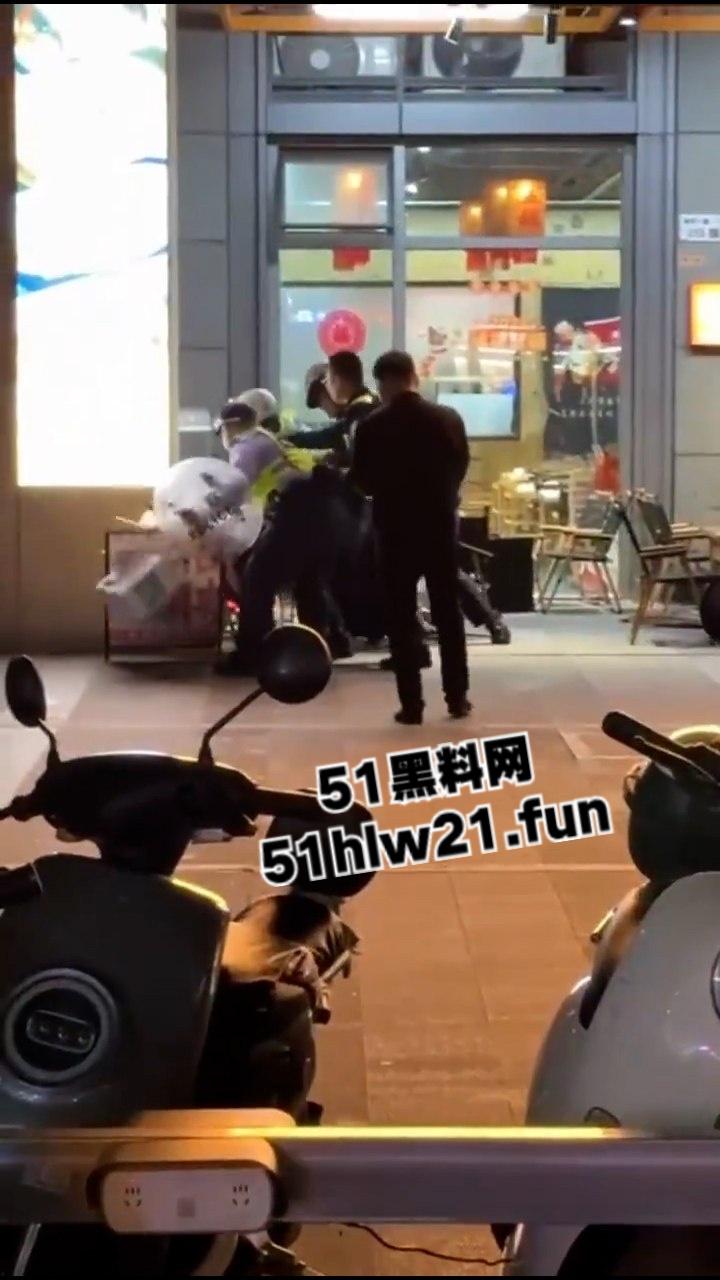 深圳龙华壹方城守财奴夫妇拖欠工资不给钱，逼疯老实人双刀抡砍跟剁肉一样无情送两人升天！-4